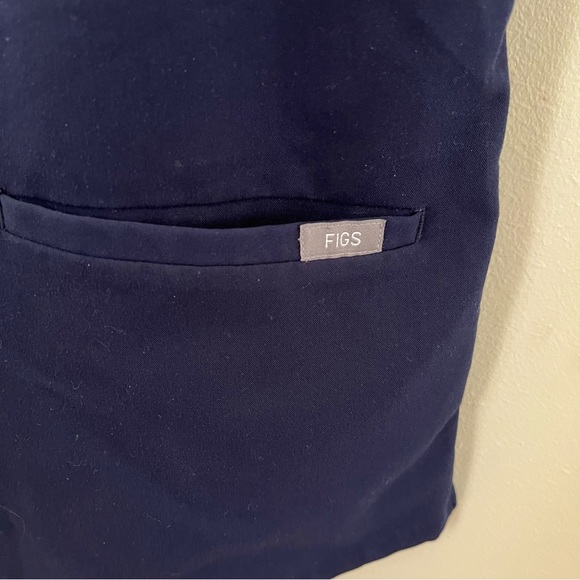 Figs Women’s Navy Blue Technical Collection Three Pockets Scrub Top Size X-Small - Picture 3 of 7